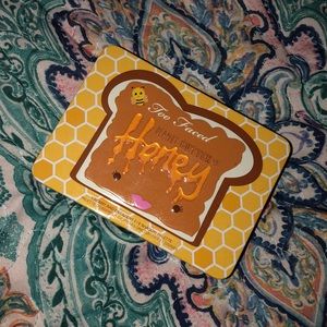 Too faced peanut butter and honey  palette